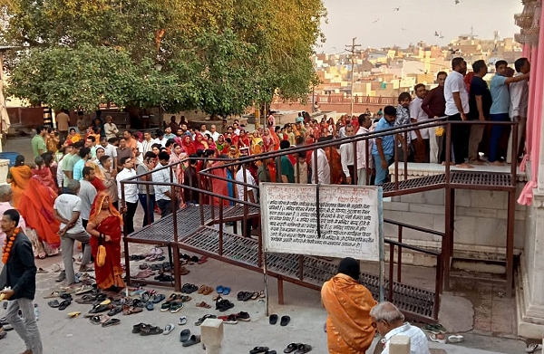 दीपोत्सव का आगाज : भैया दूज तक दीपदान, नगर सेठ लक्ष्मीनाथ मंदिर में श्रद्धालुओं की कतारें