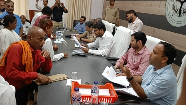 सदर तहसील दिवस में 105 फरियादियों ने रखी अपनी समस्याएं, डीएम ने अधिकारियों को दिए सख्त निर्देश*