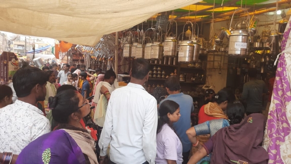 धनतेरस पर बाजारों में लगा जाम, जमकर हुई खरीदारी, करोड़ों का हुआ व्यापार
