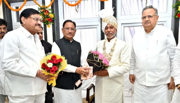 मुख्यमंत्री साय मंत्री गुरु खुशवंत साहेब के गृहप्रवेश कार्यक्रम में शामिल हुए