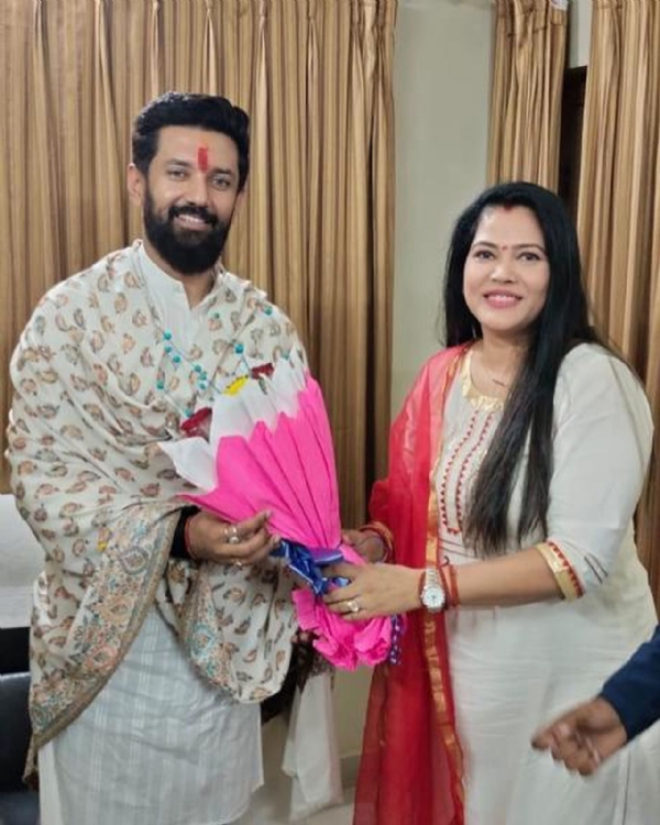 सारण जिले की मंडौरा विधानसभा सीट से लोजपा आर की उम्मीदवार सीमा सिंह और चिराग पासवान