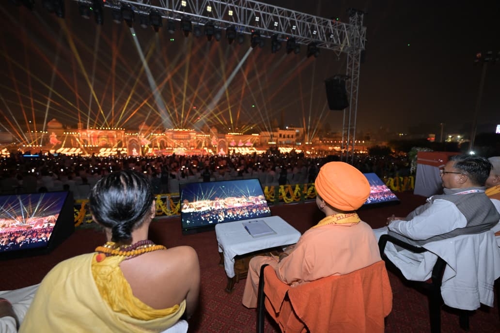 दीपोत्सव में मुख्यमंत्री योगी
