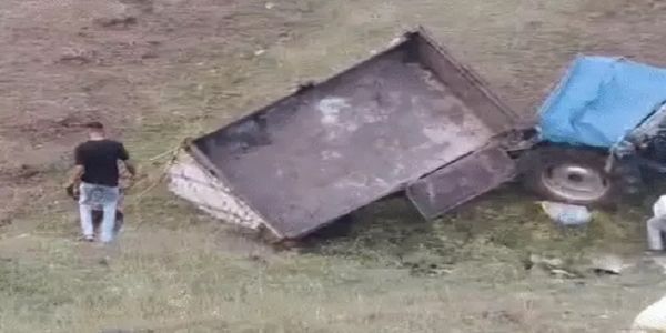 मप्र के झाबुआ में दात्या घाटी पर बेकाबू ट्रैक्टर-ट्रॉली खाई में गिरी, 3 की मौत और 22 घायल