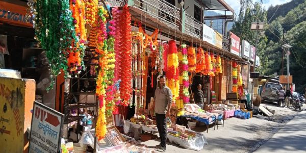 दीपावली में सजे रहे भागीरथी घाटी के बाजार, ग्राहक नदारत