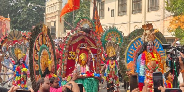 सीएम योगी पहुंचे अयोध्या, राम कथा पार्क हेलीपैड पर उतरा हेलीकॉप्टर