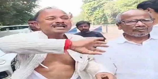 राजद से टिकट न मिलने पर मदन साह ने लालू आवास के बाहर फाड़ा कुर्ता,पैसे देकर टिकट बांटने का लगाया आरोप