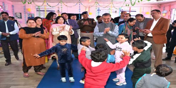 मुख्यमंत्री सुक्खू ने बाल आश्रम में बच्चों के साथ मनाई दिवाली