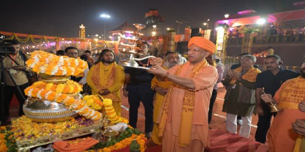 अयोध्या में जीवंत हुआ त्रेता युग, मुख्यमंत्री योगी ने किया प्रभु श्रीराम का राज्याभिषेक