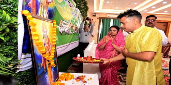 जीवन में आयुर्वेद को अपनाएं,निरोगी बनें : सिंह