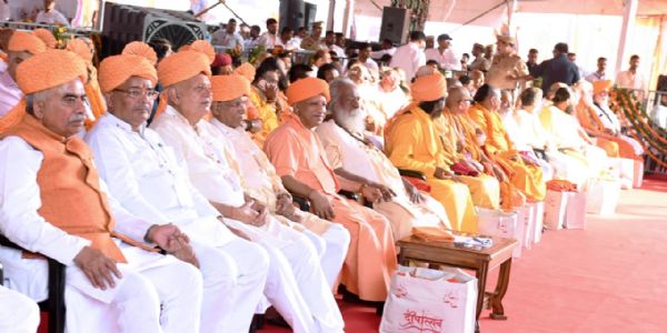 संतों ने कहा- योगी ने विक्रमादित्य की परंपरा को किया पुनर्जीवित, त्रेता युग फिर लौटा