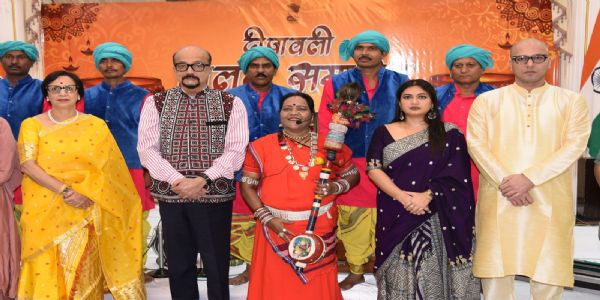 रायपुर : राजभवन में दीपावली मिलन समारोह, पद्मश्री उषा बारले ने पंडवानी कार्यक्रम की दी रंगारंग प्रस्तुति