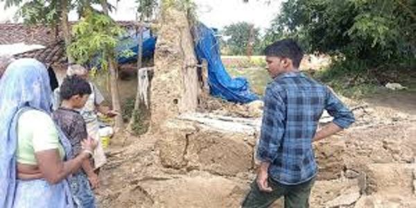 सतना में पुराने मकान की दीवार ढही, मलबे में दबकर दो महिलाएं हुई घायल