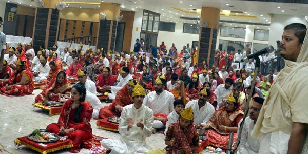 भक्ति गीतों, मंत्रों के जाप के साथ सामूहिक महालक्ष्मी पूजन : पूजन में 151 जोड़ों ने हिस्सा लिया