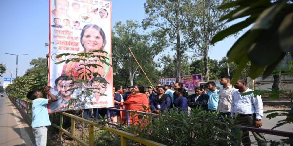 रायपुर : महापौर -आयुक्त ने क‍िया जीई रोड़ में सफाई व्यवस्था का औचक न‍िरीक्षण