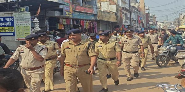 दीपावली से पहले कलेक्टर और एसपी का फ्लैग मार्च