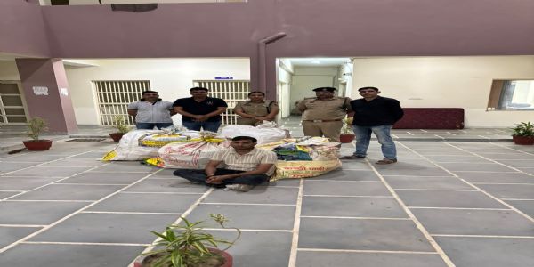 जींद : पुलिस ने छापेमारी कर दो दुकानों से 184 किलो बम व पटाखे बरामद