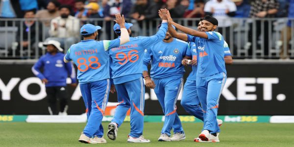 पहले वनडे में ऑस्ट्रेलिया ने भारत को 7 विकेट से हराया, सीरीज में 1-0 से ली बढ़त
