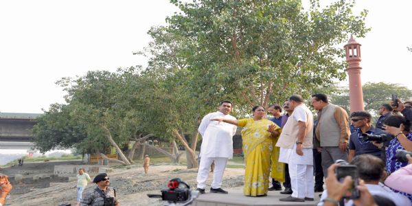 रेखा गुप्ता ने वासुदेव घाट पर छठ की तैयारियों का निरीक्षण किया, बोलीं- यमुना निर्मल
