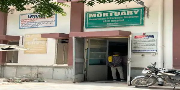 रेल पटरियों के पास मिले दाे जनाें के शव