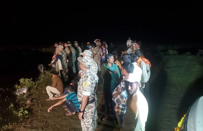 मप्र के खंडवा में दुर्गा विसर्जन के दौरान हादसे के बाद की तस्वीर