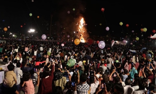 रावण दहन के साथ जमकर हुई आतिशबाजी