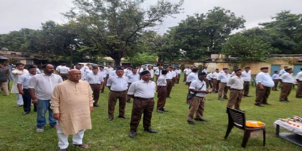 राष्ट्रीय स्वयंसेवक संघ ने मनाया शस्त्र पूजन और विजयादशमी उत्सव