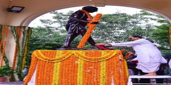 गांधी जयंती के विभिन्न कार्यक्रमों में शामिल हुए उप मुख्यमंत्री ब्रजेश पाठक