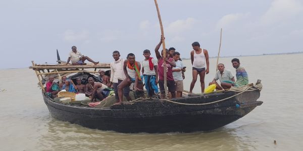 कटिहार में बड़ा नाव हादसा, दो मछुआरे लापता