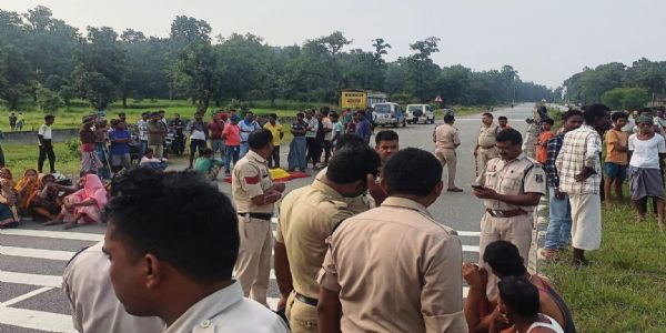 कोरबा : अज्ञात वाहन की चपेट में आई महिला, मौत के बाद ग्रामीणों ने किया सड़क जाम