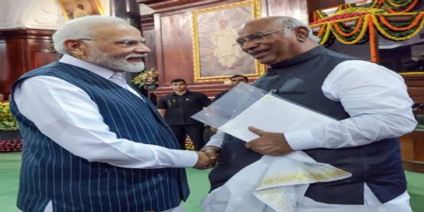 प्रधानमंत्री मोदी ने कांग्रेस अध्यक्ष मल्लिकार्जुन खरगे से फोन पर की बात, शीघ्र स्वस्थ होने की कामना