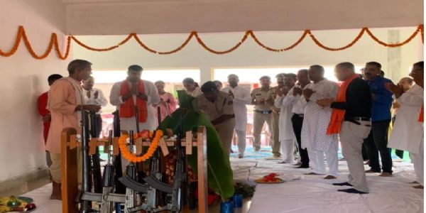विजयदशमी पर कोरबा पुलिस अधीक्षक ने की शस्त्र पूजा
