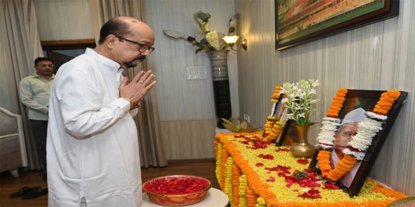 रायपुर : राज्यपाल डेका ने विजयादशमी के अवसर पर राजभवन में शस्त्र पूजन और हवन किया