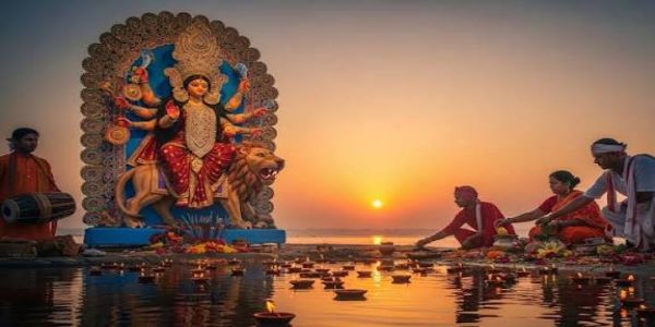 माता दुर्गा का मूर्ति विसर्जन पारंपरिक श्रद्धा और भक्ति के साथ