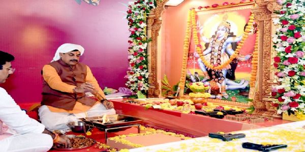 मप्रः मुख्यमंत्री डॉ. यादव ने सीएम हाउस में किया शस्त्र पूजन