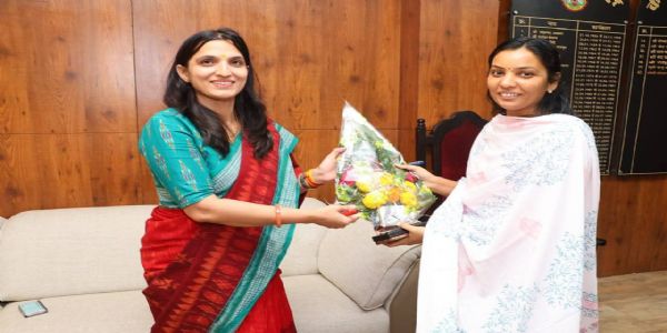 नरसिंहपुरः रजनी सिंह ने संभाला कलेक्टर का पद भार