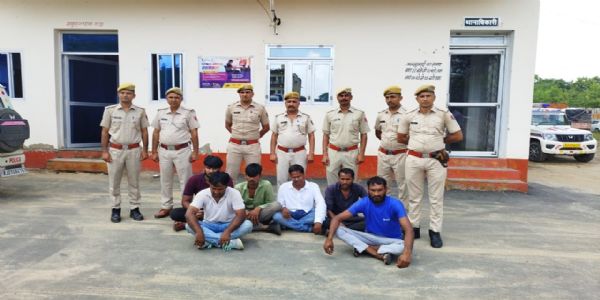 पांच वाहन व 28,900 लीटर अवैध पेट्रोलियम पदार्थ जब्त, छह गिरफ्तार