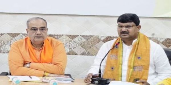भूपेन्द्र चौधरी व धर्मपाल सिंह ने स्वयंसेवकों को दी शताब्दी वर्ष की शुभकामनाएँ