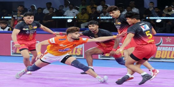 पीकेएल-12: पुनेरी पलटन ने दूसरी बार टाई ब्रेकर में बेंगलुरु बुल्स को हराया, अंकतालिका में नंबर-1 पर पहुंची