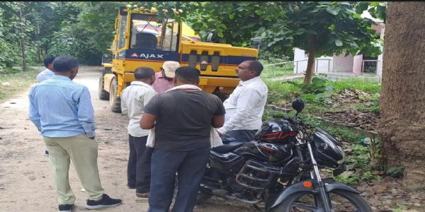 बलरामपुर सड़क हादसे में दाे सगे भाईयाें समेत चार युवकाें की माैत, दाे घायल