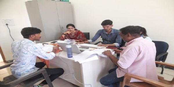 सोयाबीन फसल नुकसान हेतु मुआवजा राशि वितरण के लिए तहसील कार्यालयों में चलता रहा कार्यं