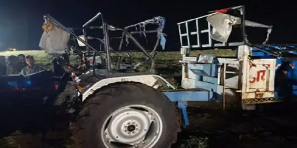 मप्र के खंडवा में दुर्गा विसर्जन के दौरान तालाब में गिरी ट्रैक्टर-ट्रॉली, 11 लोगों की मौत