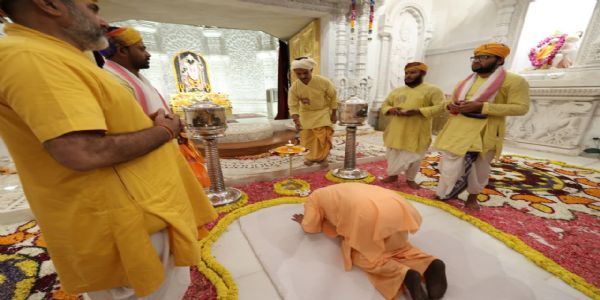 मुख्यमंत्री ने श्रीरामलला के दरबार में लगाई हाजिरी
