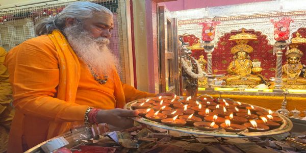 स्वर्णमयी अन्नपूर्णा मंदिर में दो दिनों में पांच लाख श्रद्धालुओं ने हाजिरी लगाई,51 दीप अर्पित