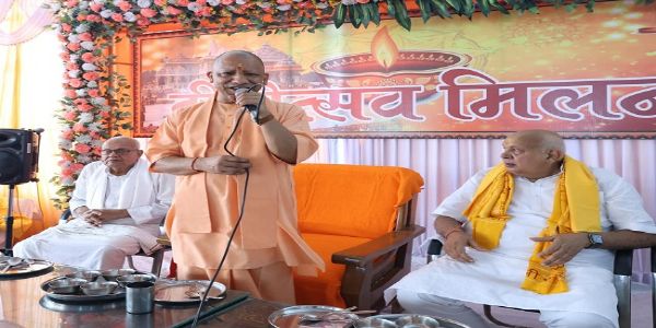 समाज और राष्ट्र तोड़ने वालों से रहना होगा सावधान : मुख्यमंत्री योगी