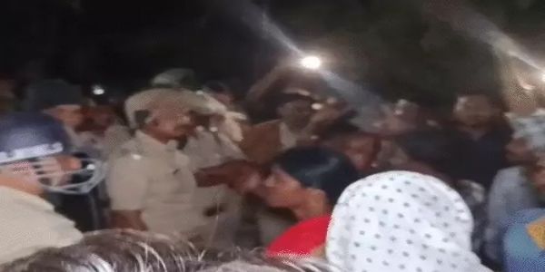 सूरजपुर : जुआ रेड बनी तनाव की वजह , युवक की कुएं में गिरकर मौत, ग्रामीणों ने थाने में की तोड़फोड़