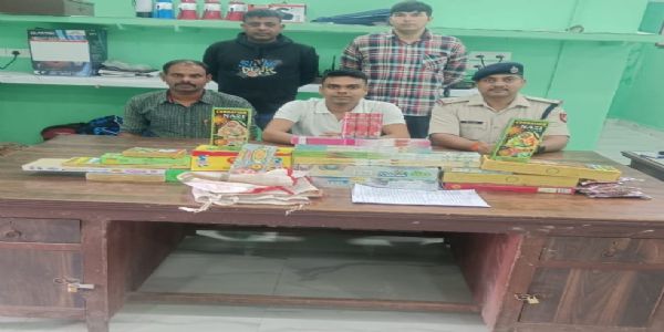आरपीएफ ने रेलवे स्टेशन से 23 हजार का पटाखा किया जब्त