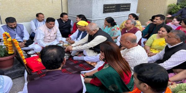 भाजपा ने धार्मिक हर्षोल्लास के साथ मनाई दीपावली