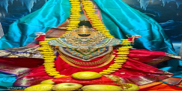 दीपावली पर हजारेश्वर महादेव मंदिर में सजाई महालक्ष्मी की झांकी