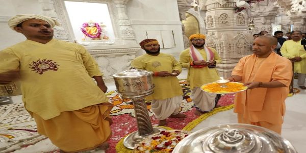 (अपडे) मुख्यमंत्री ने श्रीरामलला की उतारी आरती, प्रदेश की सुख-समृद्धि की कामना की