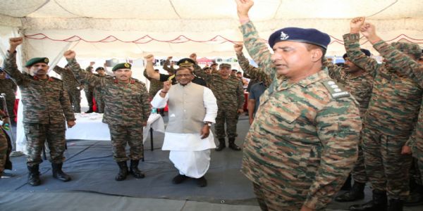 दीपावली पर राज्यपाल ने नारंगी मिलिट्री स्टेशन में सैनिकों संग मनाई खुशियां